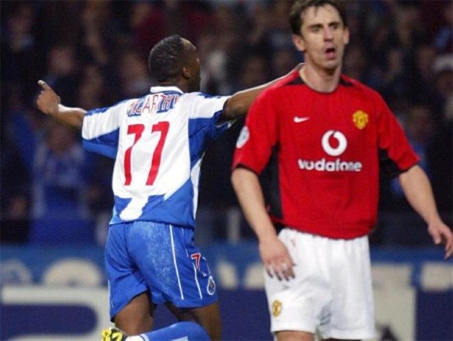 年度最佳扣篮！爱德华兹惊天战斧暴扣，这身体素质太炸裂了.